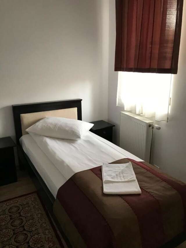 Отель Farkas Panzió Cîrţa-12